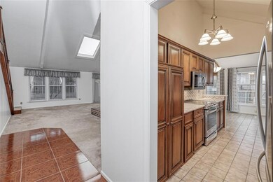 10154 Edelweiss Cir, Shawnee, KS 66203 - photo 7