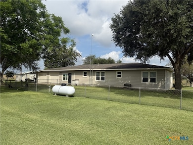 1045 Arnold Rd, Victoria, TX 77905 - photo 3