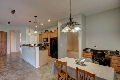 Large Eat -in-Kitchen + Built-In Desk