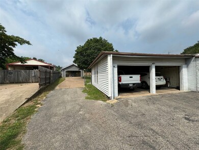 1033 W Lake Dr, Weatherford, TX 76087 - photo 4