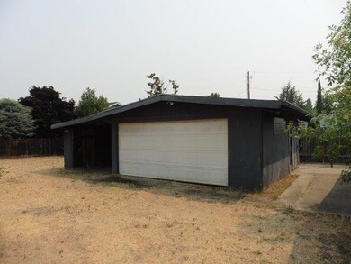 410 N 10th St, Central Point, OR 97502 - photo 2