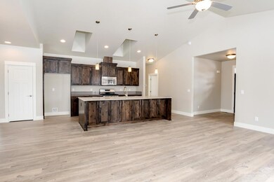 855 NW 13th St, Redmond, OR 97756 - photo 7