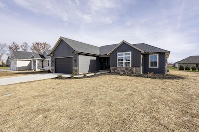 203 De Rosa Dr, Johnstown, OH 43031 - photo 2