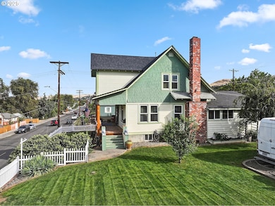 1022 E 10th St, the Dalles, OR 97058 - photo 2