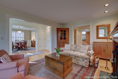 Extensive original fir floors