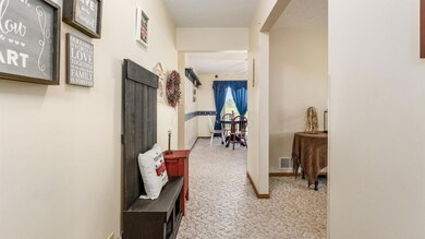 13810 Flint Ridge Rd - Foyer