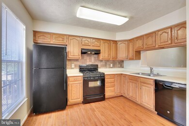 13923 Winding Ridge Ln, Centreville, VA 20121 - photo 5