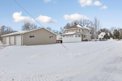 3 car detached garage