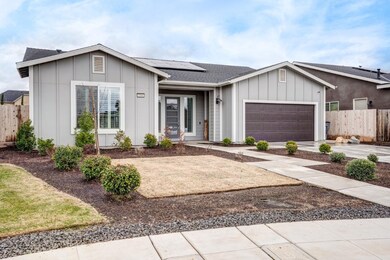 3366 N Douglas Ave, Fresno, CA 93727 - photo 2