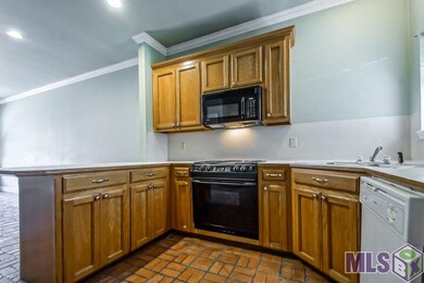 range/oven, Dishwasher and garbage disposal