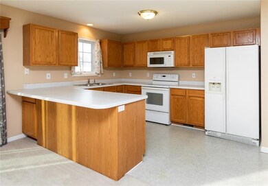 2906 Deerpath Ct, Des Moines, IA 50320 - photo 5