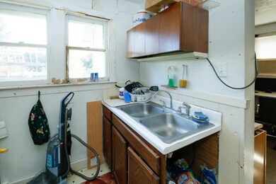 616 Spring St-106
