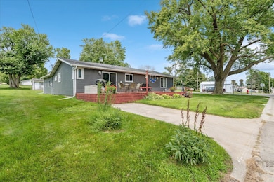 600 Franklin St, Delhi, IA 52223 - photo 2