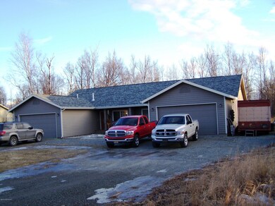 Stylish duplex just off Seward Meridian