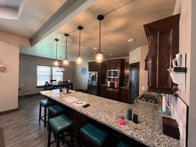 12202 Honey Badger Ln, Elgin, OK 73538 - photo 4