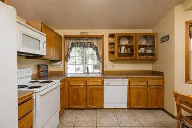 63425 Mustang Rd, Bend, OR 97701 - photo 5