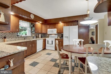 518 Elm Ave, Reading, PA 19605 - photo 6