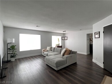 3113 Ocean View Dr, Las Vegas, NV 89117 - photo 4