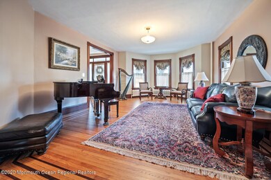10_09Living_Room_mls