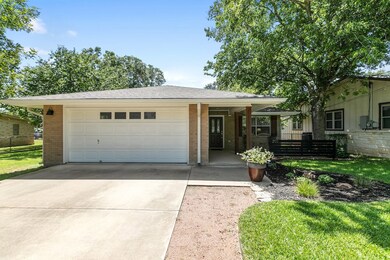 203 W Mulberry St, Fredericksburg, TX 78624 - photo 2