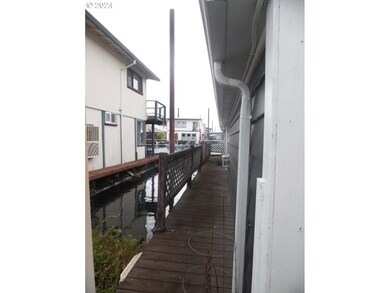 1811 N Jantzen Ave, Portland, OR 97217 - photo 7