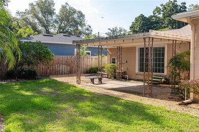 Covered patio, great for entertaining!