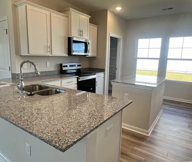 Kitchen with a kitchen island, stainless steel app