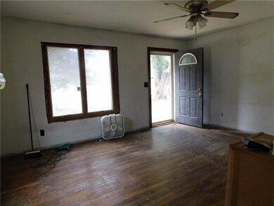308 E 22nd St S, Newton, IA 50208 - photo 3
