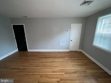 6113 Chinquapin Pkwy, Baltimore, MD 21239 - photo 6