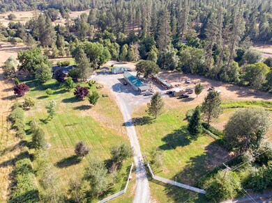 2589 E Evans Creek Rd, Rogue River, OR 97537 - photo 3