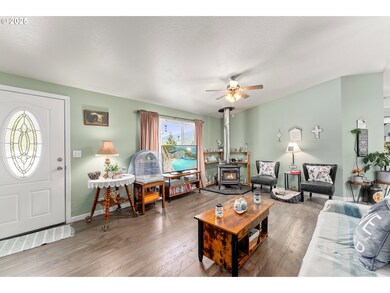 491 Grandview St, Glide, OR 97443 - photo 6