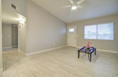 3010 N Arrowhead Dr-13