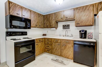 817 Upwoods Dr, Columbus, OH 43228 - photo 7