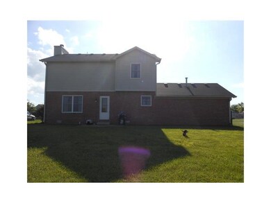 697 West St, Whiteland, IN 46184 - photo 2