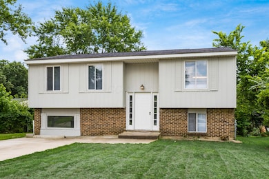 2621 Ipswick Cir, Columbus, OH 43224 - photo 2