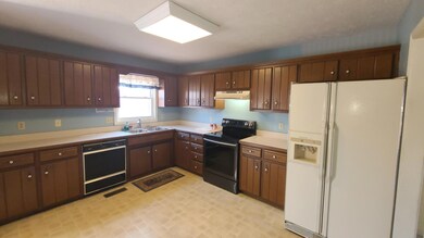 623 Buckner Dr, Frankfort, KY 40601 - photo 5