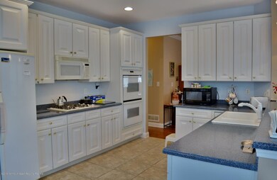 8 Devonshire Way 05 Kitchen Cooking Area