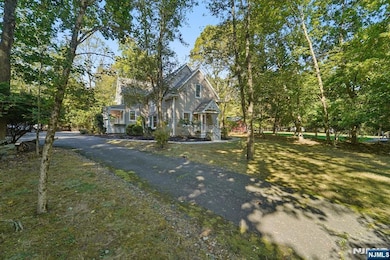 24 Scott Ct, Allendale, NJ 07401 - photo 4