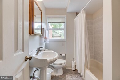 10919 Maple St, Fairfax, VA 22030 - photo 6