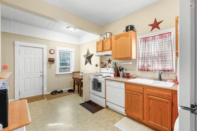 747 E 2nd St, Hastings, NE 68901 - photo 7