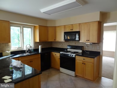 7854 Rockburn Dr, Ellicott City, MD 21043 - photo 2