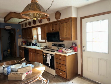 1330 N Harvey Dr, Olathe, KS 66061 - photo 4