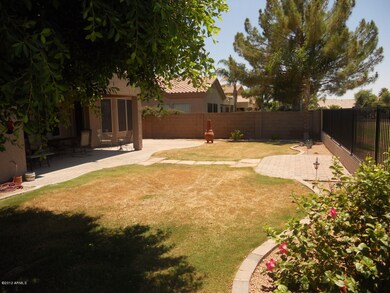 Nice size backyard w/ pavers