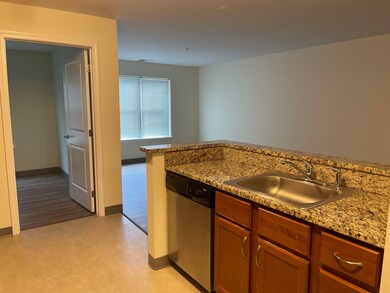 37 Hawthorne Dr unit 103, Bedford, NH 03110 - photo 3