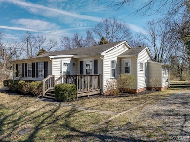 View of front of home featuring a front yard
