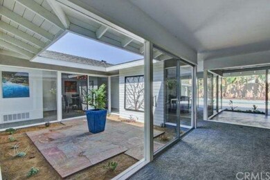 Walls of glass everywhere you turn!  Eichler would