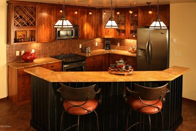 8 Kitchen Bar