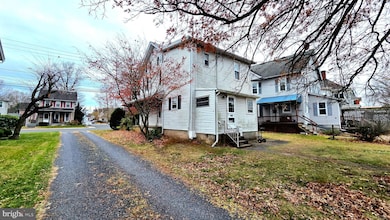 735 W Broad St, Quakertown, PA 18951 - photo 2