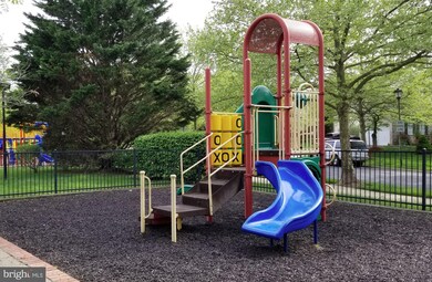 2 Seneca Forest Ct, Germantown, MD 20876 - photo 4