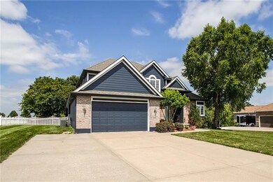 Extra wide driveway!